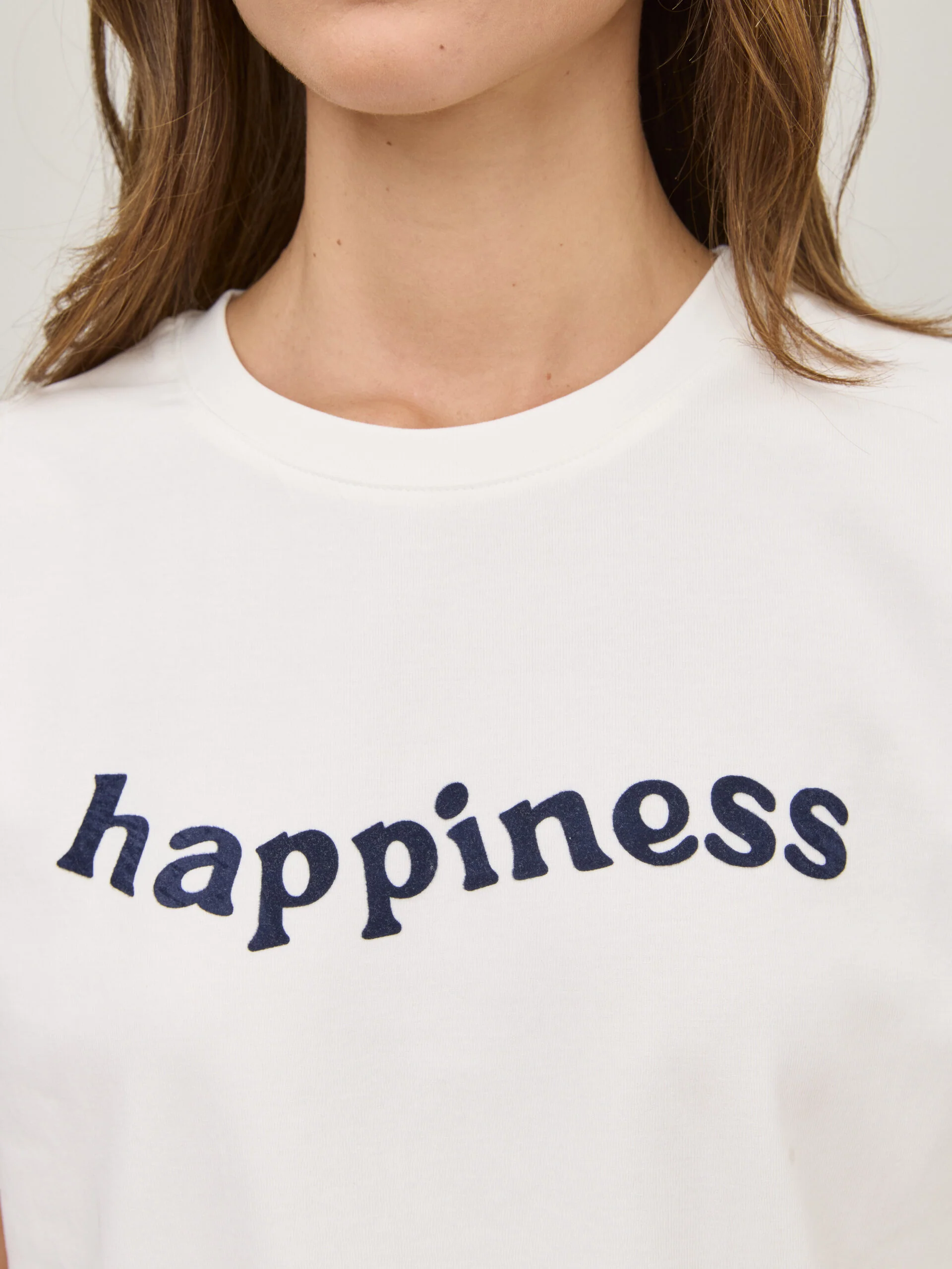 טישירט פרינט HAPPINES | לבן - Image 6